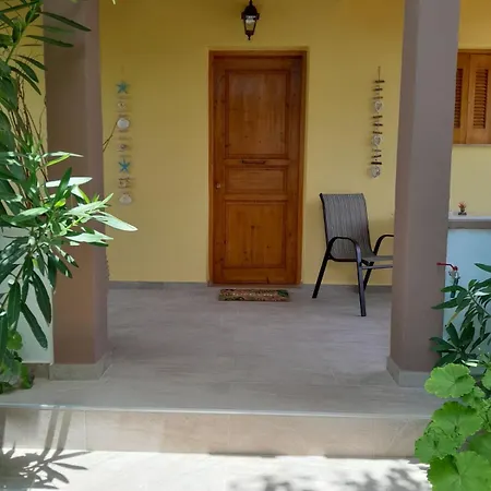 בית נופש Golden Near-beach Attic *